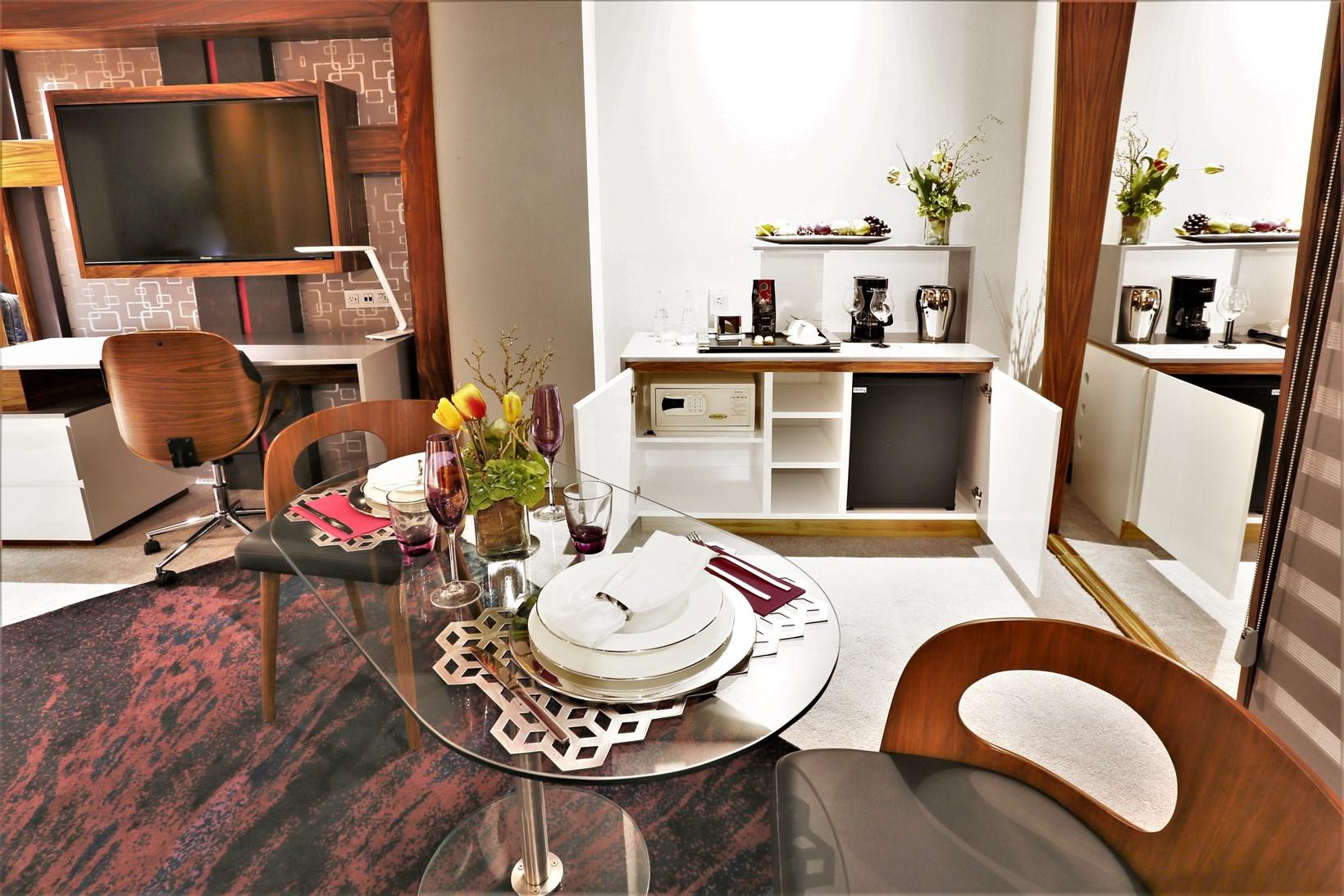 Hard Rock Hotel Guadalajara Zapopan Εξωτερικό φωτογραφία A typical kitchen in a serviced apartment
