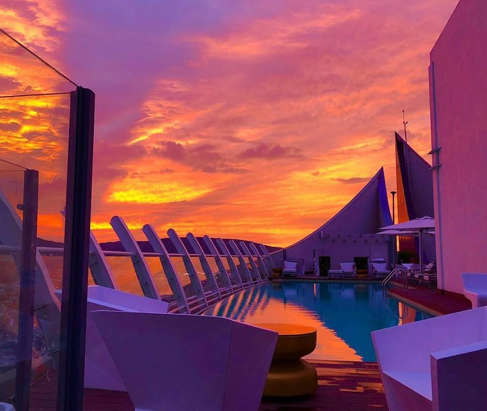 Hard Rock Hotel Guadalajara Zapopan Εξωτερικό φωτογραφία Sunset at the rooftop pool