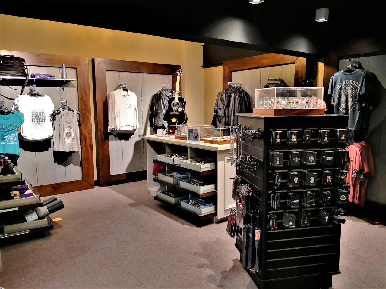 Hard Rock Hotel Guadalajara Zapopan Εξωτερικό φωτογραφία The interior of the Harley-Davidson store in the Grand Country Hotel and Resorts